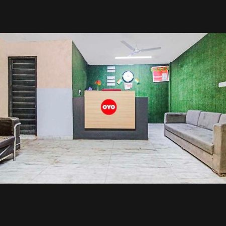 Hotel O Discovery Inn Нью-Дели Экстерьер фото