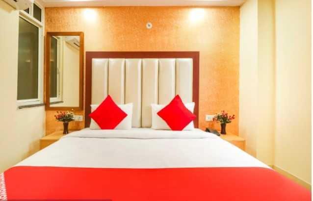 Hotel O Discovery Inn Нью-Дели Экстерьер фото