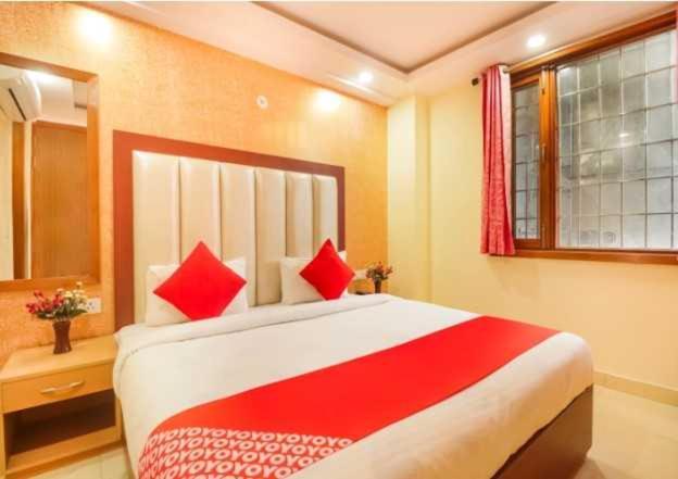 Hotel O Discovery Inn Нью-Дели Экстерьер фото